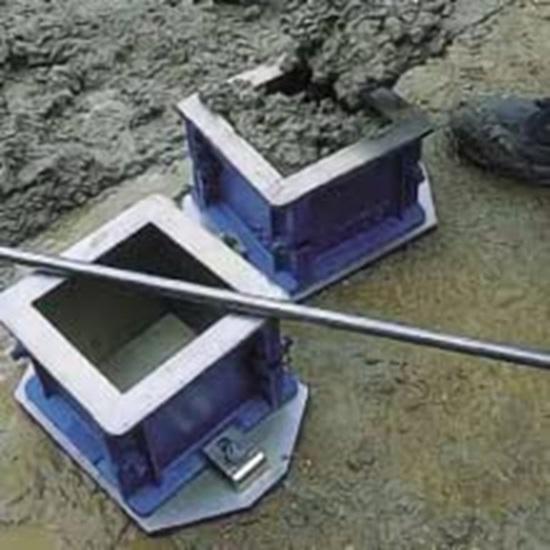 UTC Concrete Cast Iron Cube Mould Non ISI Perfect Casting Oiled Surface for Long Life Heavily Packed for Complete Safety In Transportation