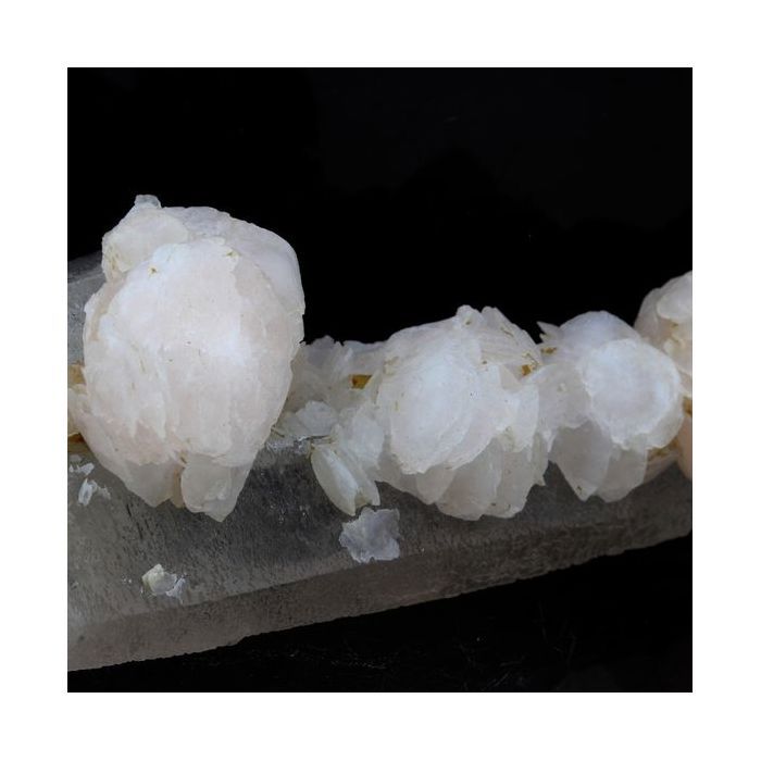 Pierres et Minéraux. Mangano Calcite + Quartz. 317.0 ct. Inner Mongolia, Chine.