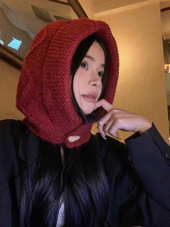 

Шерстяная вязаная балаклава большого размера женская теплая с узором крупной вязки, застежка на рожок, с защитой ушей, шапка-пуловер One size красный