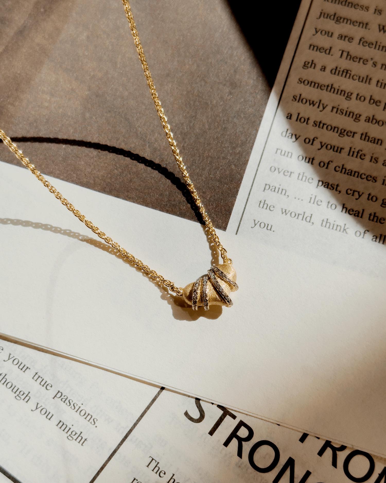 Красная книжечка Золотой имбирный человечек и Рождественская елка Конфетное ожерелье