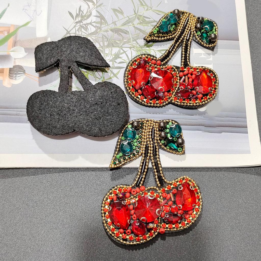 Elegantní nášivka z látky s kamínky ve tvaru třešně k našití pro ženy, nadšence do ručních prací, módní návrháře, ručně vyráběné sady