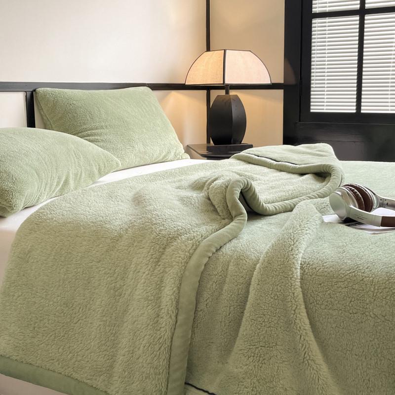 Luxurious Thick Half-Sided Plush Blanket for Autumn & Winter - Perfect for Sofa or Office Naps