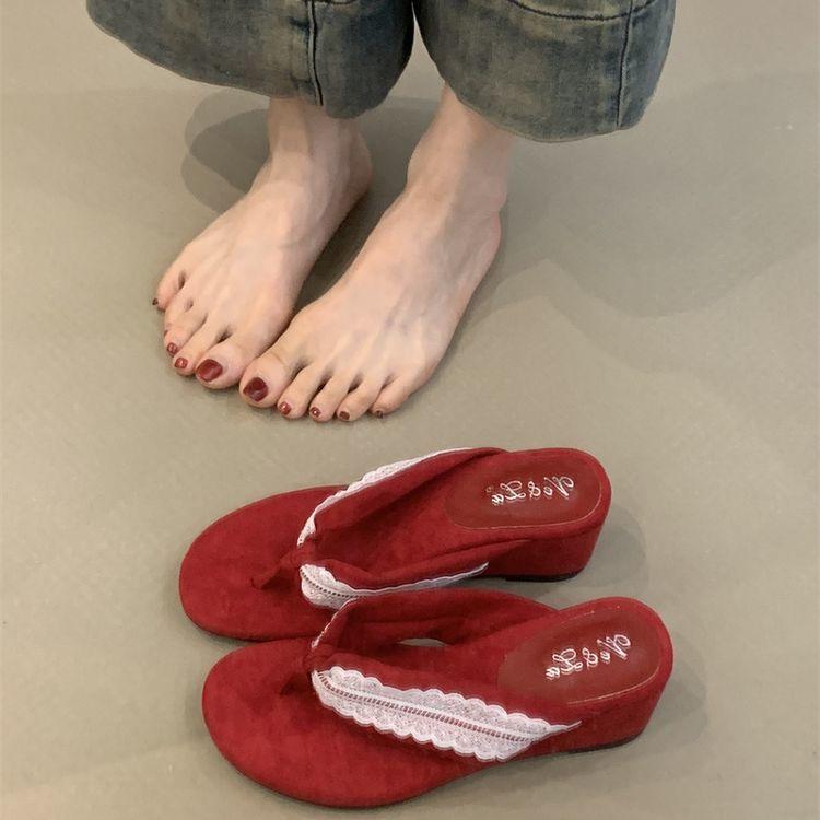 Thick-soled small cool slippers summer 2025 French retro suede lace with skirt toe wedges sandals