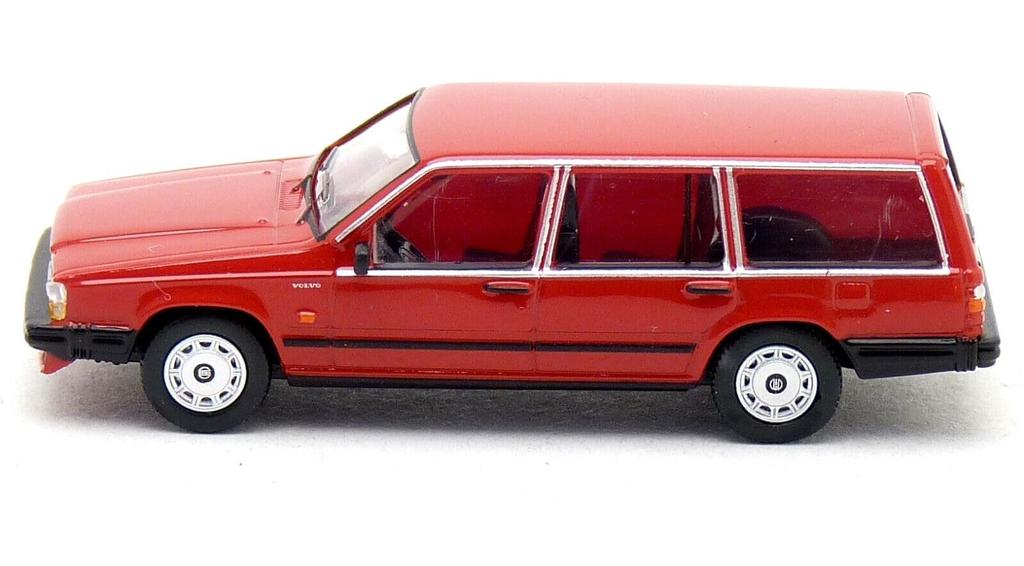 PCX87 Scale HO Scale Red 1985 Volvo 740 Station Wagon Premium Classics Diecast Car 1/87