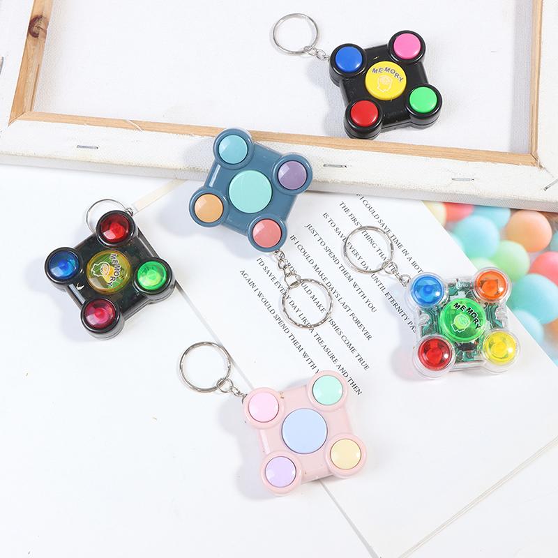 1PC Giocattolo Antistress per Adulti Bambini Portatile Colorato a Forma di Gamepad Labirinto di Memoria Cubo Gadget Portachiavi Gioco Educativo di Svolta