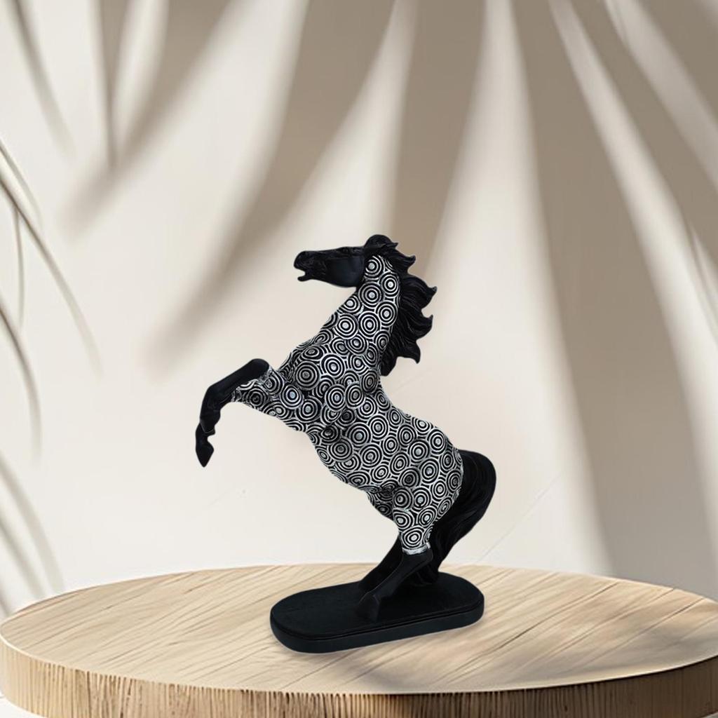 Umělecká pryskyřičná figurka koně pro vystavení u vchodu do domu