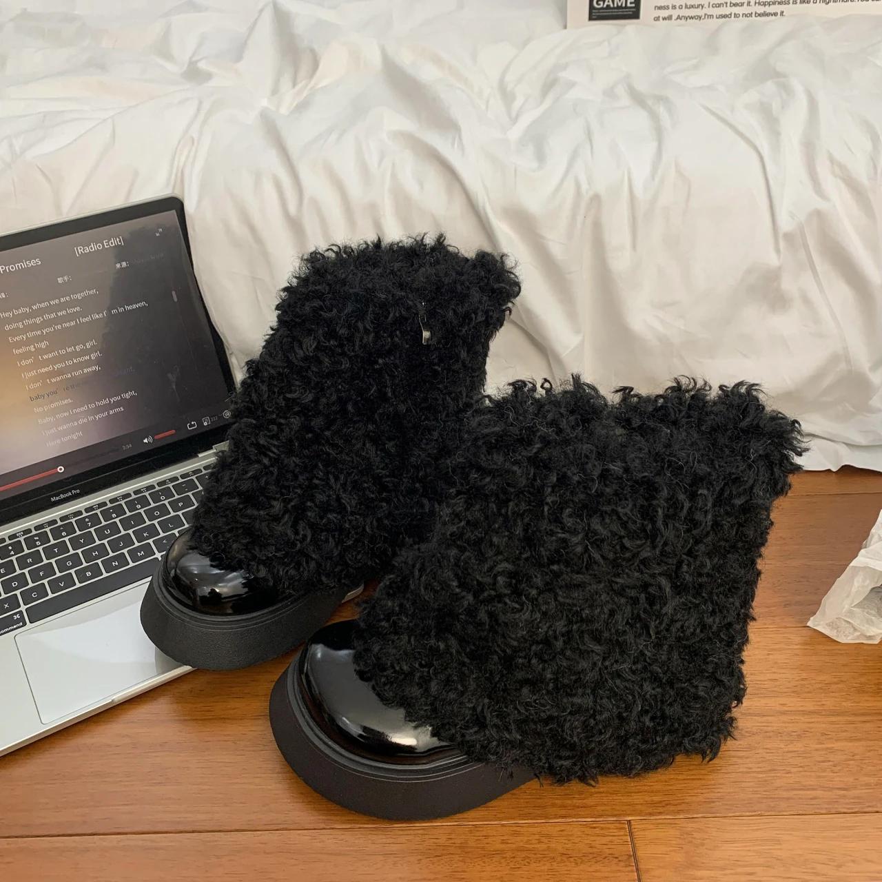 

Пушистая платформа женские зимние ботильоны теплые кожаные ботинки женские 2025 тренд готические короткие плюшевые прогулочные мотоциклетные ботинки женские 39 чёрный