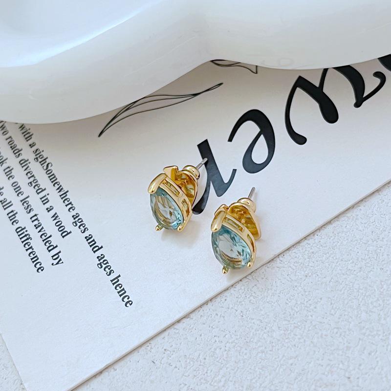 

Элегантные серьги-пусеты из циркона в форме капли - Изящный дизайн