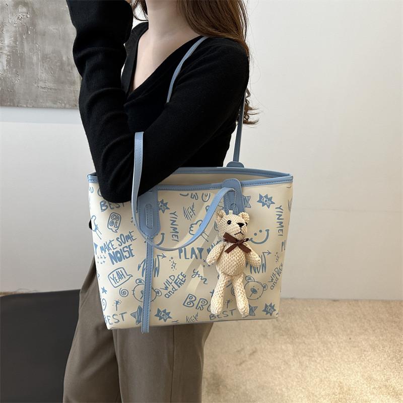Fashionable Large Capacity Tote Bag For Women Ideal For Daily Commuting And Casual Outings