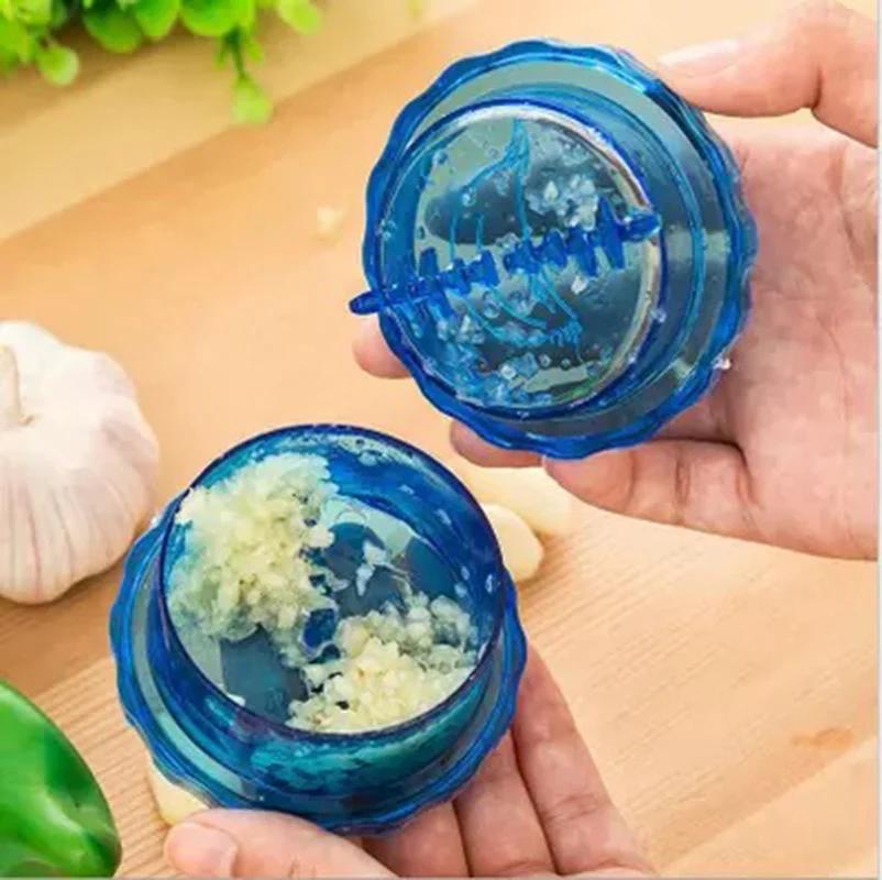 1pc Garlic Crusher Kitchen Multifunction Manual Garlic Press Roller Crusher Chopper kitchen gadgets and accessories