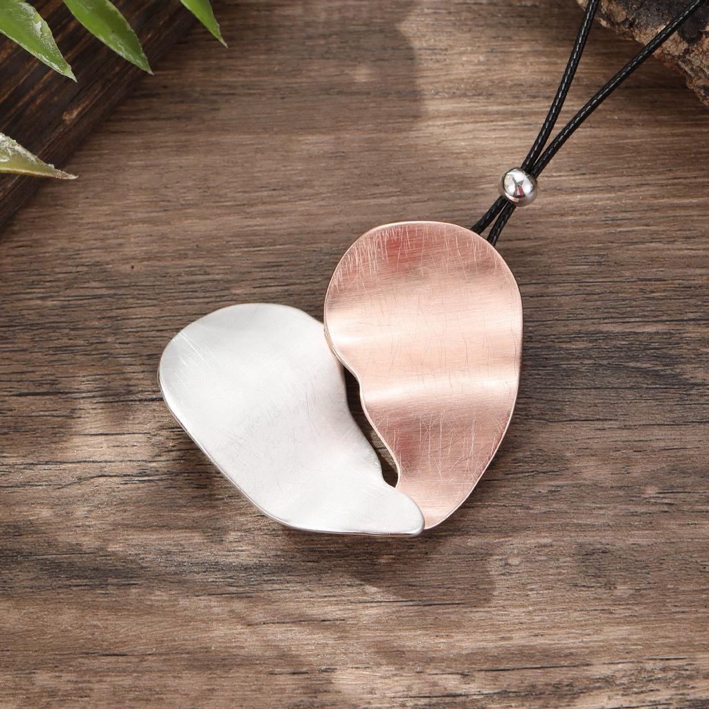 New Two-color Brushed Love Leather Rope Long Pendant, Personalized and High-end Women's Heart-shaped Sweater Chain Necklace