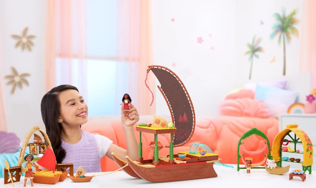 Mattel Disney Moana Moana 2 Jucărie Moana Atelier Set de joacă cu 2 păpuși plutitoare Heihei mici și 5 accesorii și păpuși Lotto, figurină, barcă,