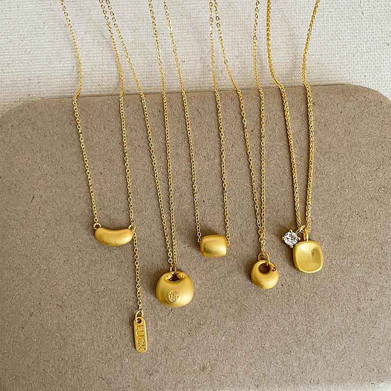 Elegant Gold Yuanbao Pendant Necklace - Versatile Choker for Women’s Fashion