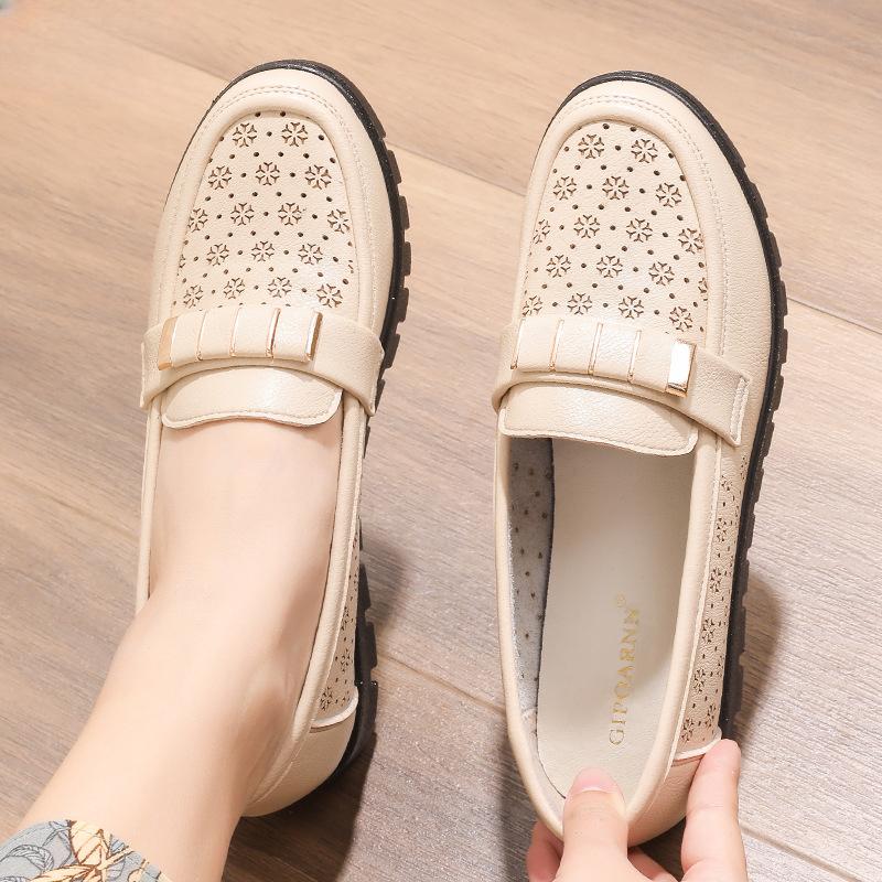 Летние кожаные туфли на мягкой подошве для женщин среднего и пожилого возраста удобные и дышащие одинарные туфли нескользящие туфли для мам на плоской подошве 40 2430₽