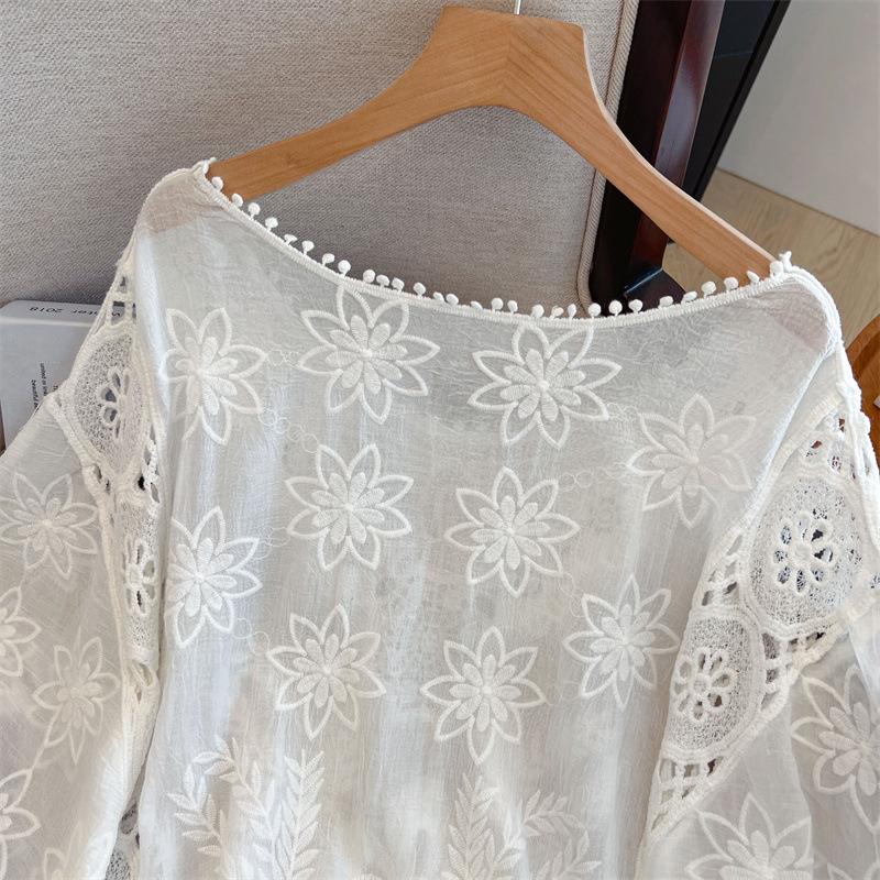 Summer Women's Loose Casual White Lace Blouse with Floral Patterns O-Neck Hook Flower Hollow Out Short Sleeved Lace Top