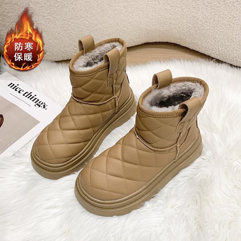 Harbin medium top velvet thickened snow boots women's winter 2025 new thick-soled versatile leather surface non-slip large cotton shoes