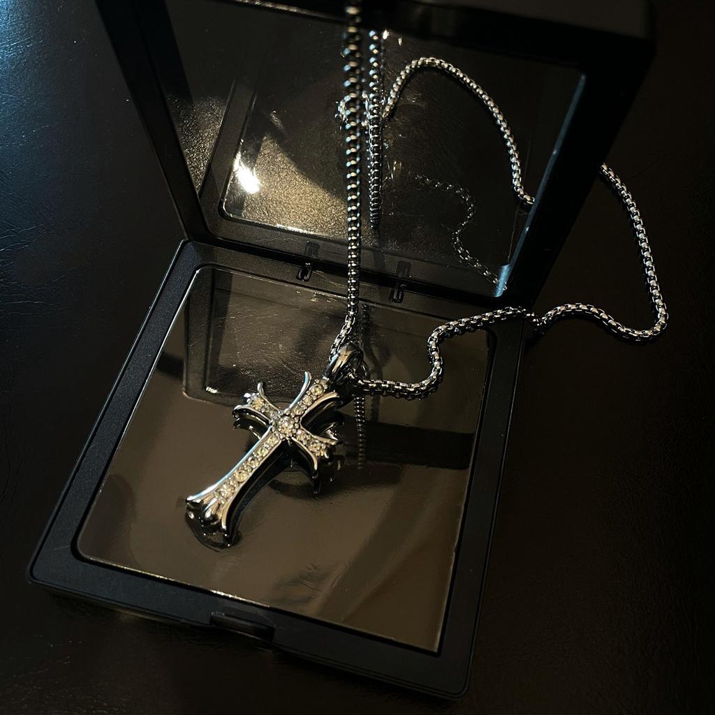 Cross flower diamond necklace European and American style hip hop men's high niche design cross women's sweater chain