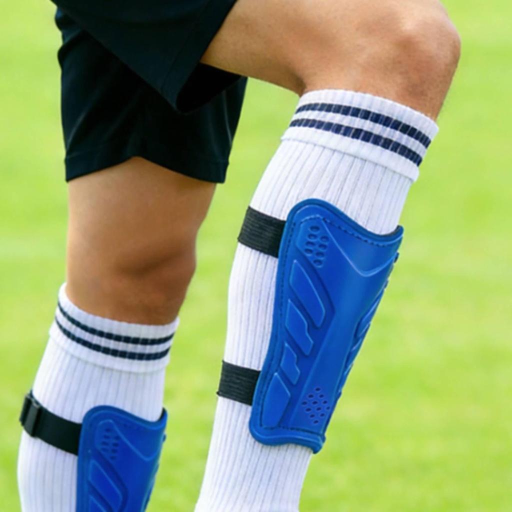 Set of Children's Shin Guards, Football Protectors, Leg Pads with Hard Shell And EVA Cushioning,