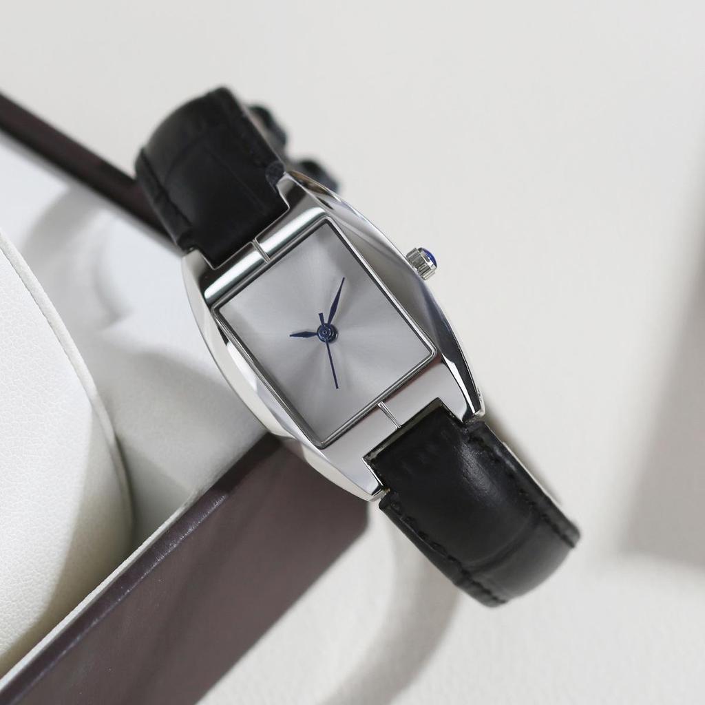 Popular Youth Ladies Barrel-Shaped Quartz Watch: Fashionable, Business-Ready, Waterproof with Leather Strap