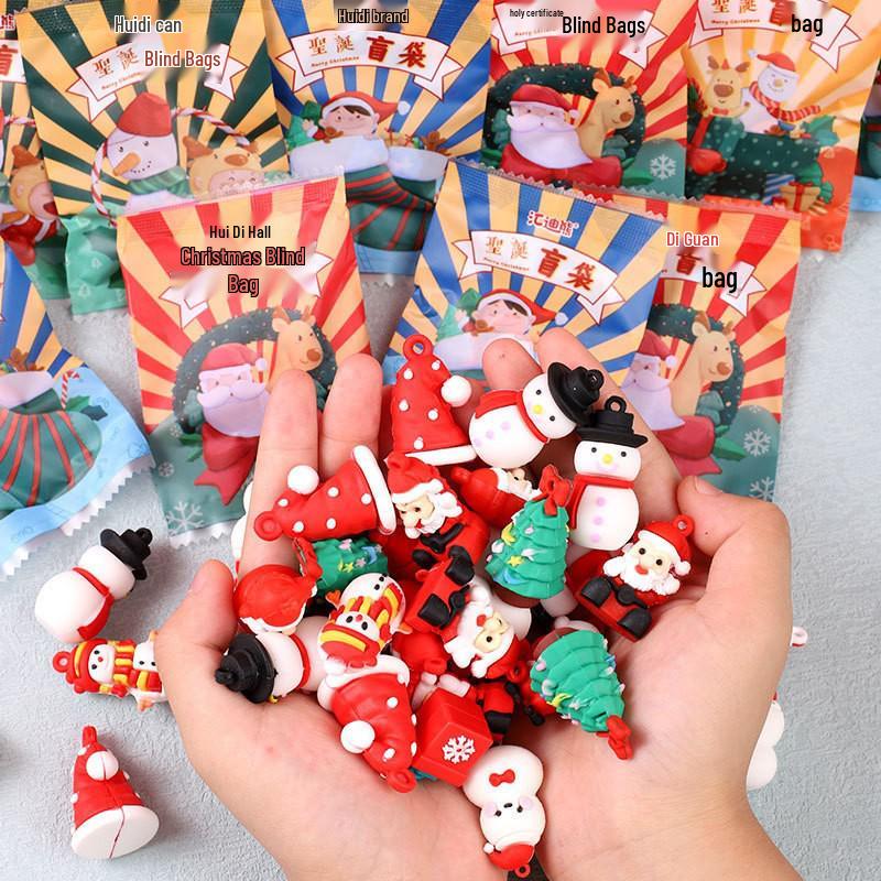 Breloc cu figurine de Crăciun: Ornament din cauciuc moale PVC pentru decorarea genții și cadou mic