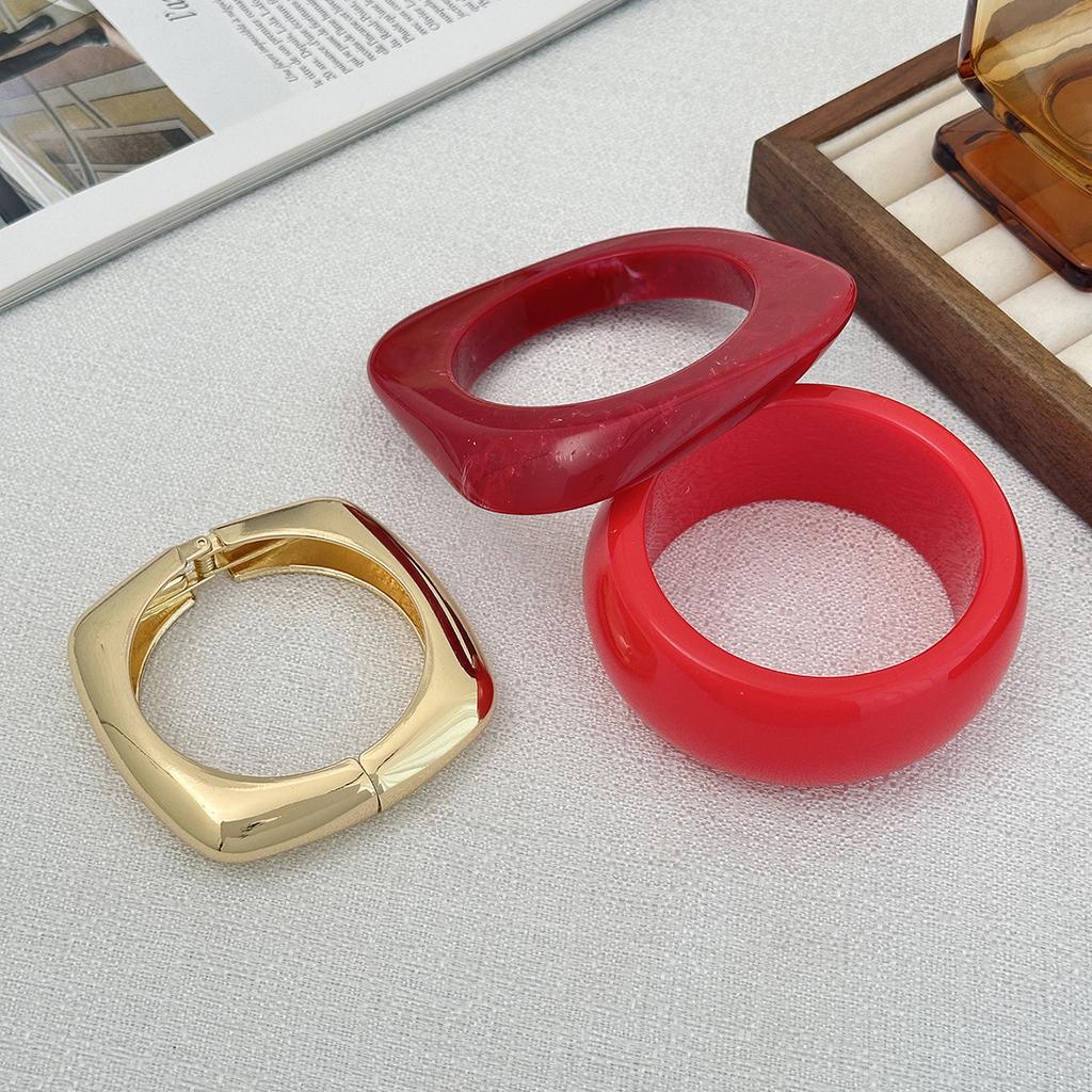 Irregular Design Red Acrylic Resin Bracelet, Wind Metal Glossy Spring Bracelet