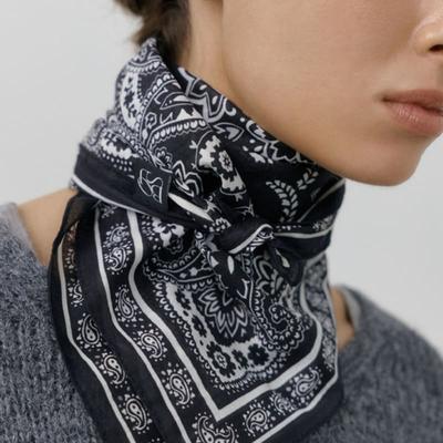 Accessoarer – Halsdukar & Sjalar