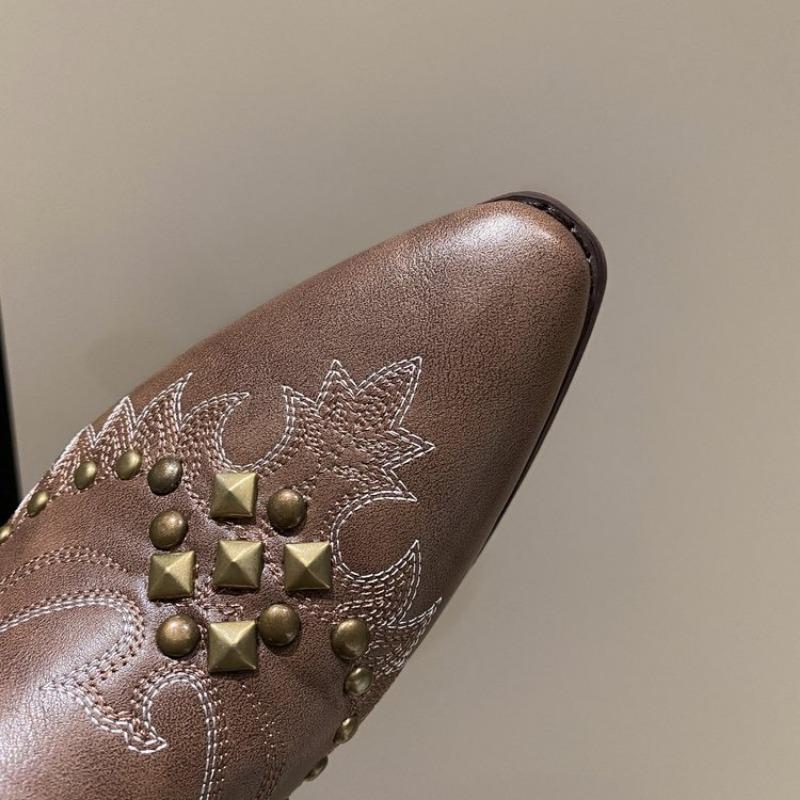 Bestickte Ritterstiefel im chinesischen Stil mit mittelhohem Schaft, dicken Absätzen und spitzen Ärmeln