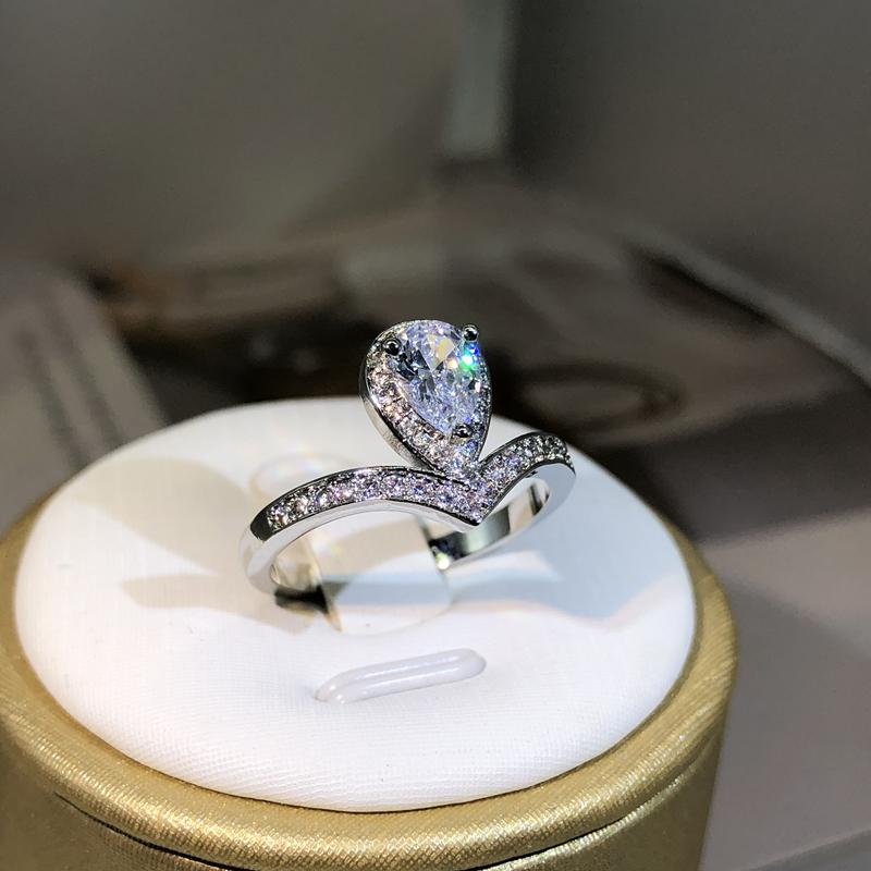 Sale Water Drop Design Women Ring Micro Paved Crystal Zircon Elegant Bridal Wedding Engagement Jewelry Ring for Lover