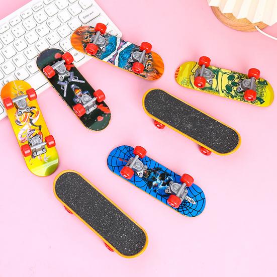Mini Finger Skateboard Toys for Kids Boys Stress Relief Finger Toy Precision Control Finger Game for Improving Concentration And Reaction