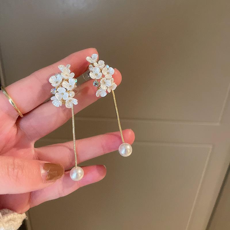 Silver needle French retro flower pearl fringed earrings personality sweet temperament stud earrings women