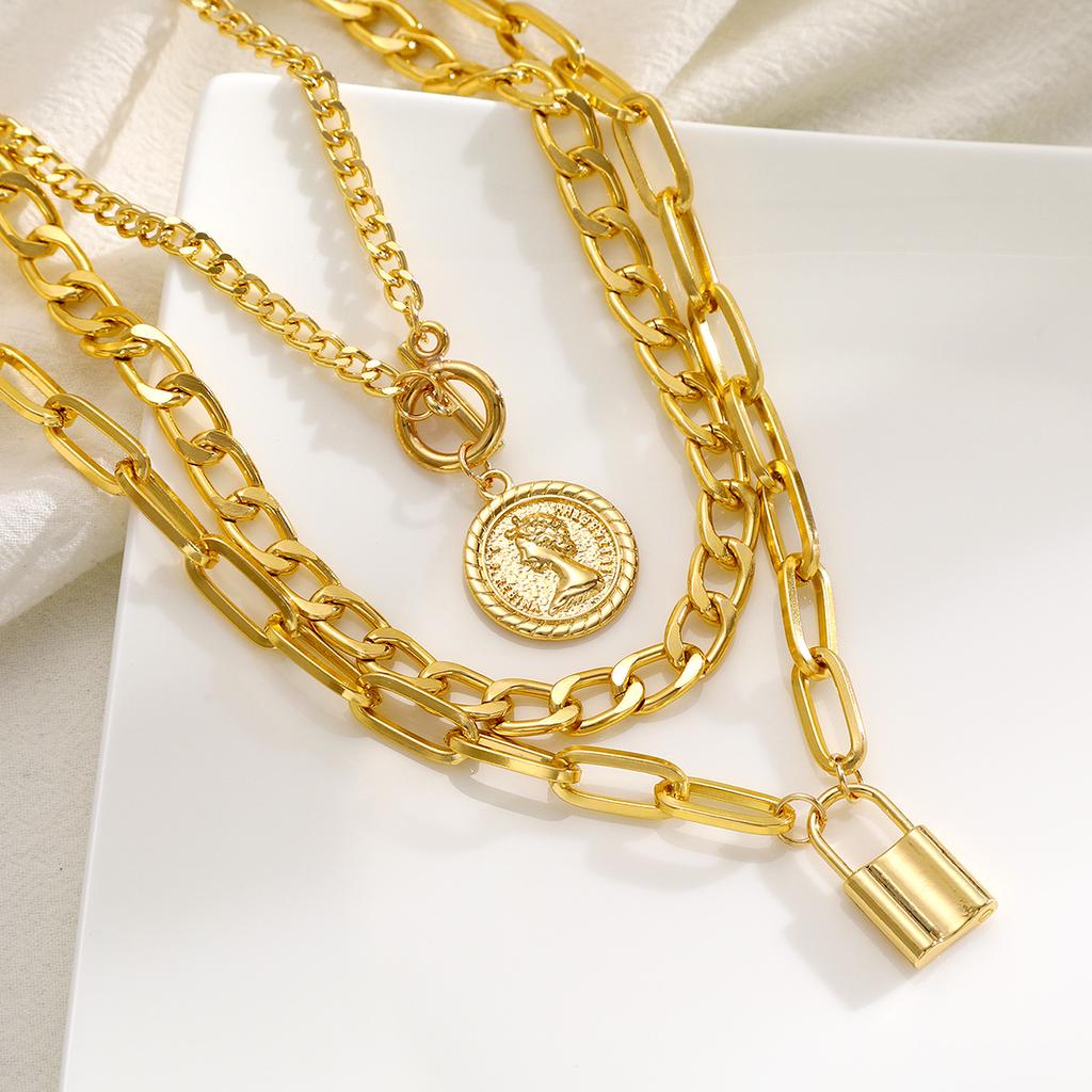 3-delige Gelaagde Ketting Set voor Vrouwen Vintage Elegant Verguld Reliëf Rond Creatief Slot Hanger Kettingen Mode Sieraden