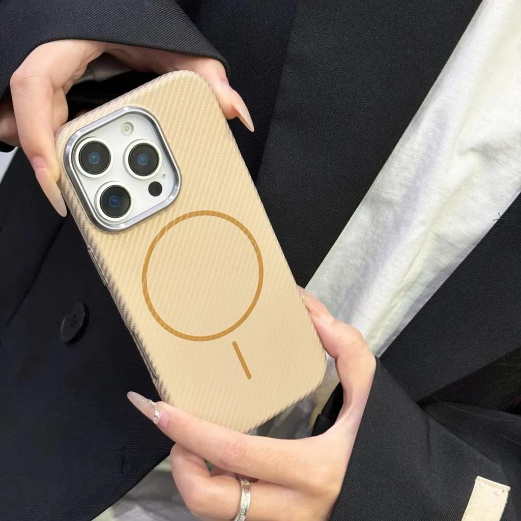 Applicable to iphone18promax Kevlar carbon fiber fine ring magnetic suction apple 17 matte skin protective cover