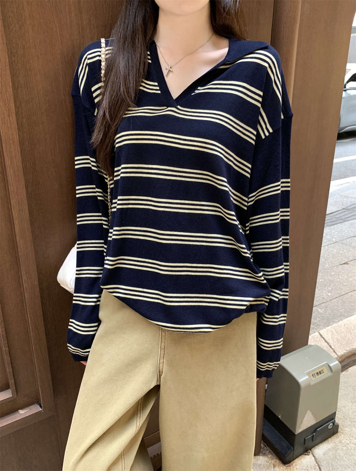 

Striped polo collar soft waxy top women s spring and autumn new niche loose lazy wind loose knitted sweater L темно-синий