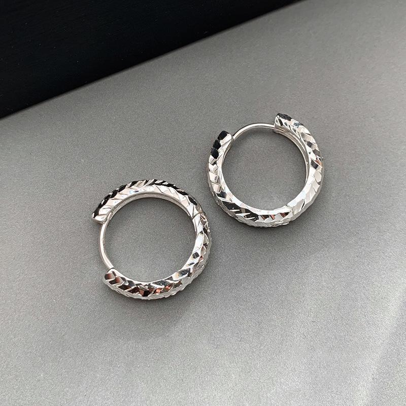 

Gold crushed ice ice earrings k real gold electroplating advanced sense light luxury niche exquisite earrings unique temperament ear buckles
