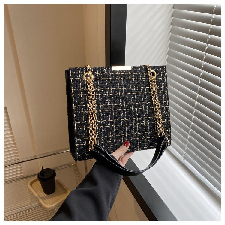 

Атмосферная модная простая текстура цепочка сумка через плечо женская 2024 осень новый иностранный стиль сумка подмышкой