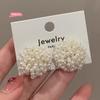 1Pair Women's Gentle White Pearl Flower Stud Earrings High-End Ear Clip for Wedding Party Jewelry Accessory Gift