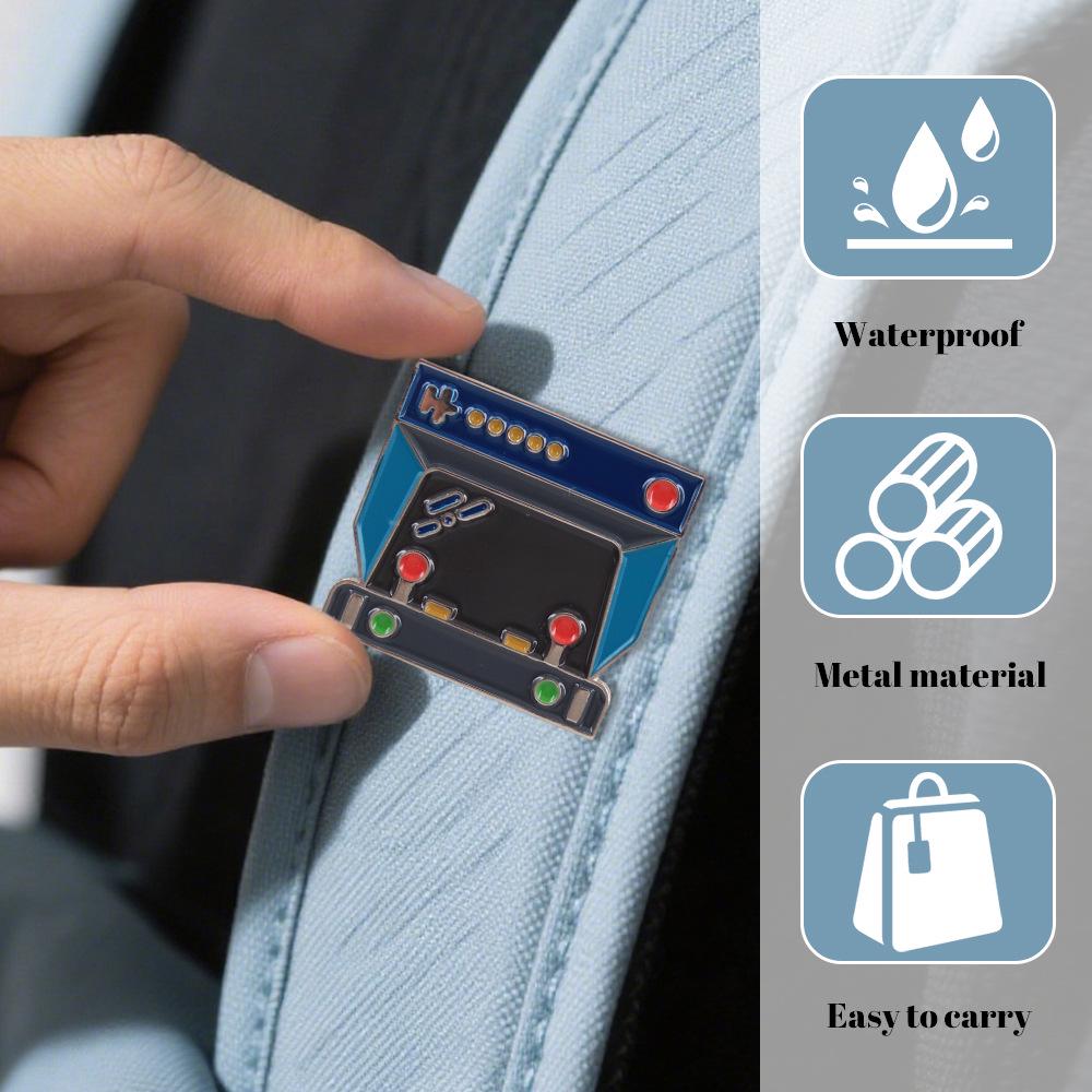 Retro 80s Game Console Enamel Brooch – Nostalgic Badge for Backpack or Clothing, Perfect Gift for Gaming Enthusiasts