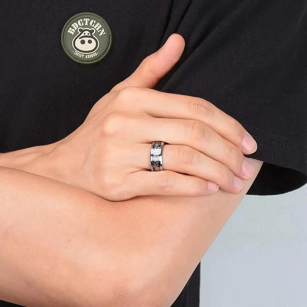Fashion 8mm Stainless Steel Rings for Men Unique Pattern Inlay Black Carbon Fiber Stainless Steel Rings Men Wedding Band Jewelry