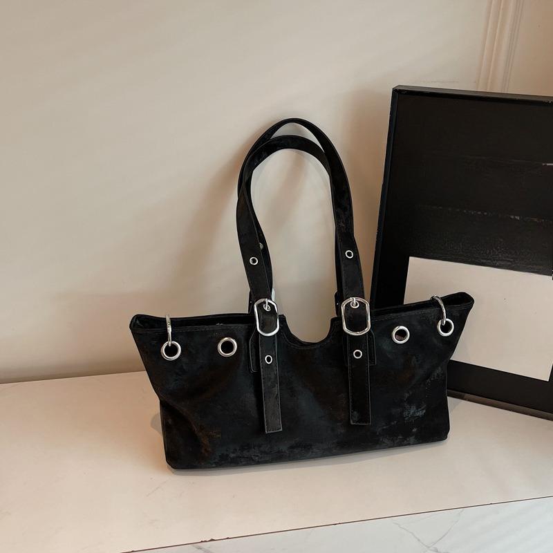 Single-shoulder Bag Women's Niche Commuting Retro Bag Riveted Hot Girl Motorcycle Underarm Bag