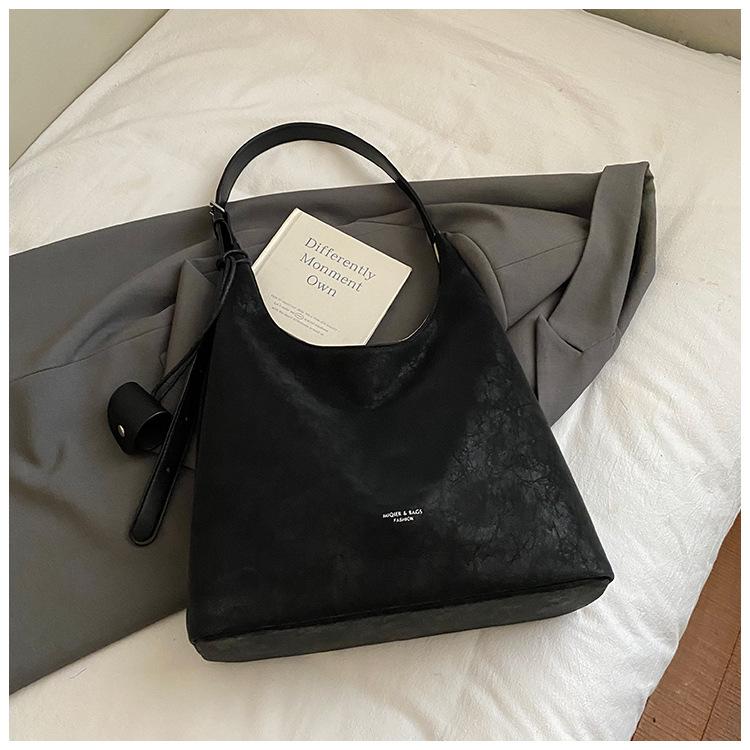 Autumn and winter new large-capacity tote bag lazy wind bag large-capacity women's niche retro underarm bag women
