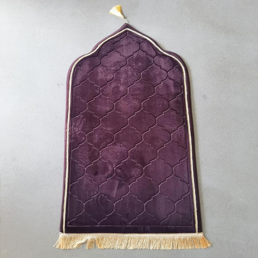 Premium Frilled Prayer Rug - Thick Flannel Cushion with Irregular Pattern