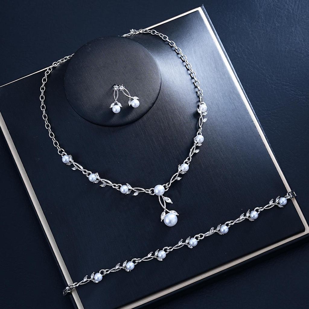 Elegant Pearl Rhinestone Flower Jewelry Set: Necklace, Earrings & Bracelet for Weddings & Banquets
