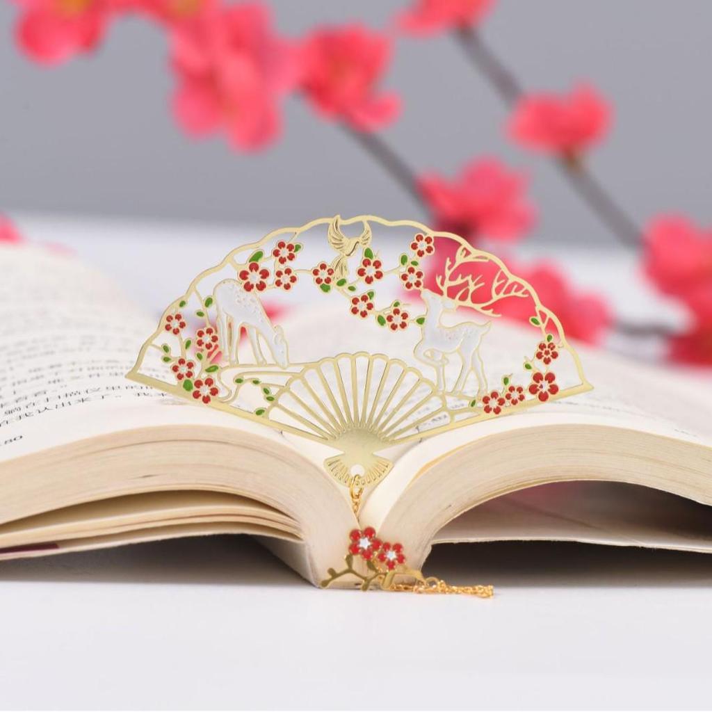 Brass Hollow Carved Foldable Fan Bookmark: Chinese Style Cultural Creative Gift