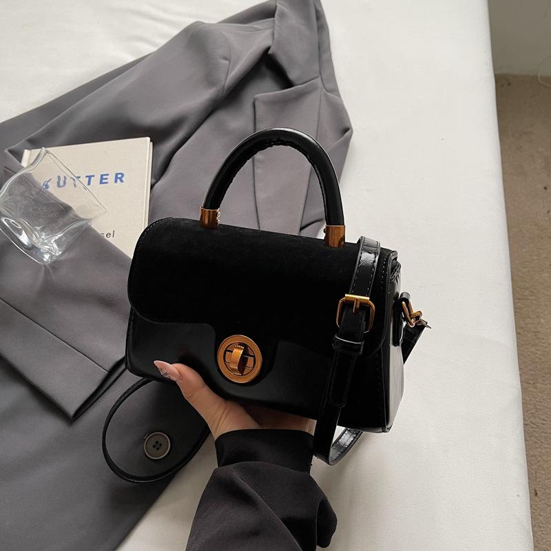 Retro small bag women s autumn and winter new portable small square bag high value commuter messenger bag