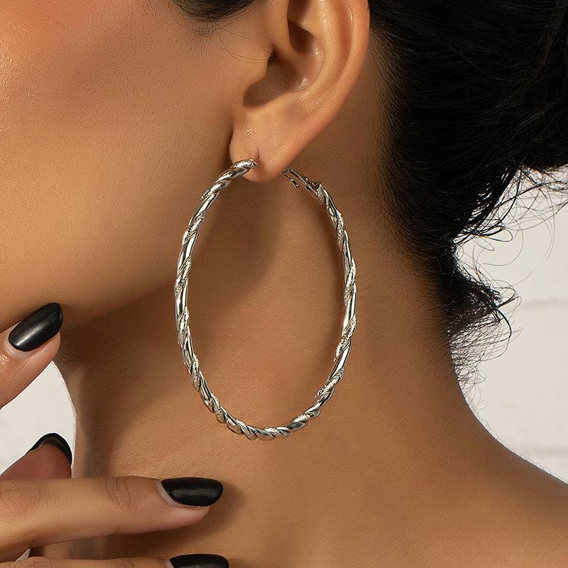 Large European & American Metal Ear Cuff: Versatile, Trendy Round Ring Jewelry