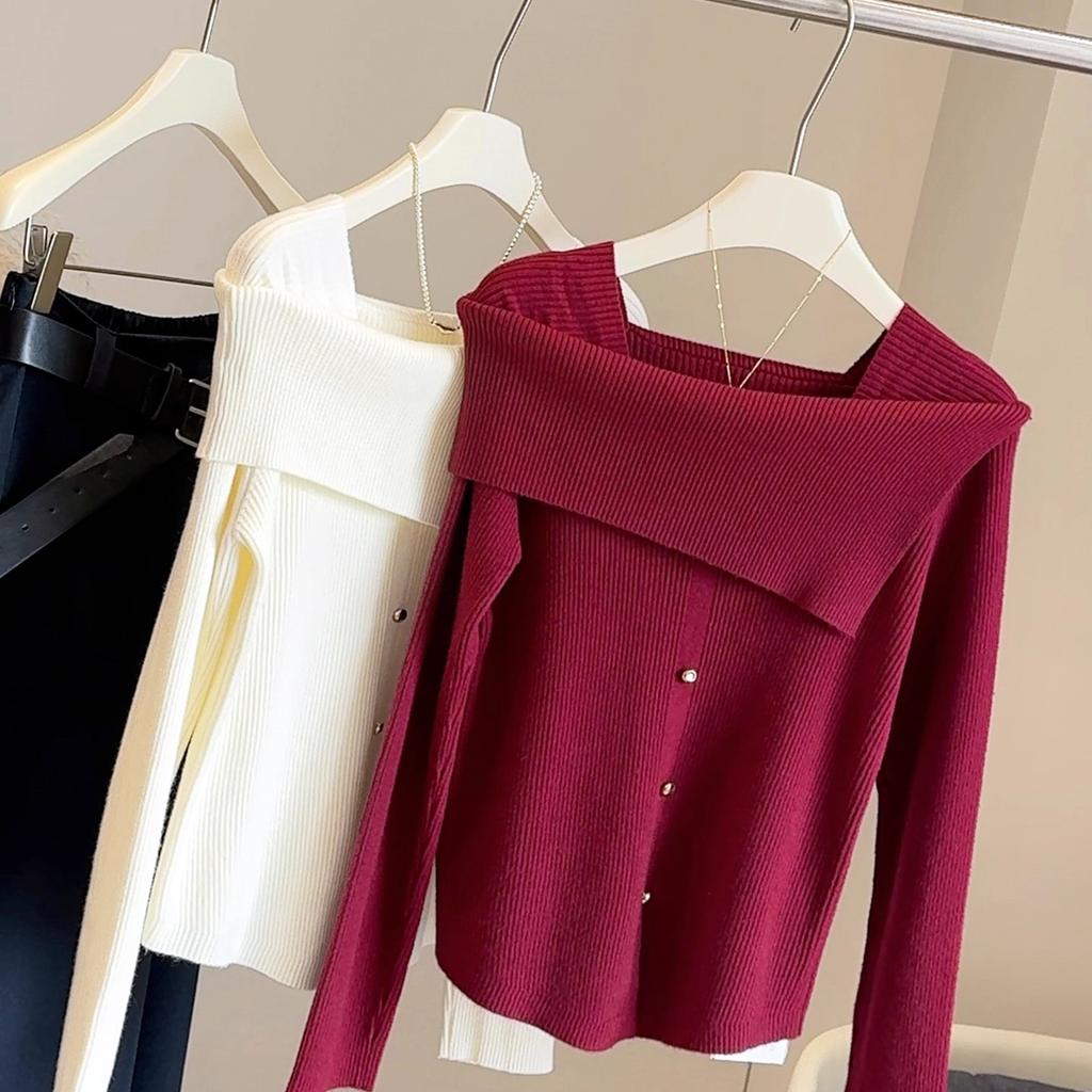 A Stylish One-shoulder Knitted Sweater for Women In Autumn and Winter, A Slimming and Form-fitting Base Layer, A Unique and Distinctive Top