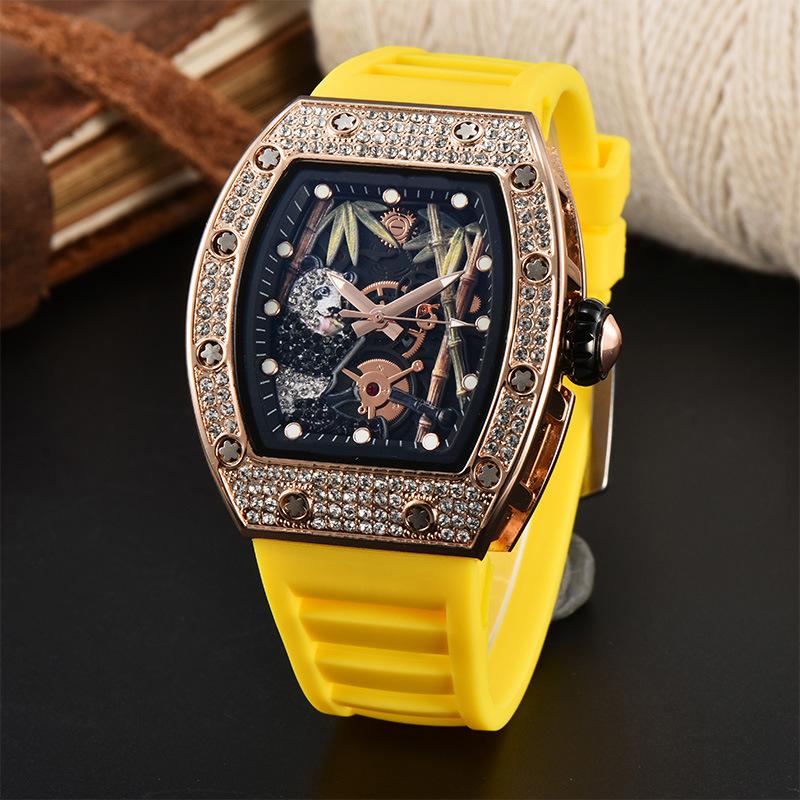 25 New Diamond Quartz Watch Panda Bamboo Hollow Dial Fashion Sports Quartz Watch
