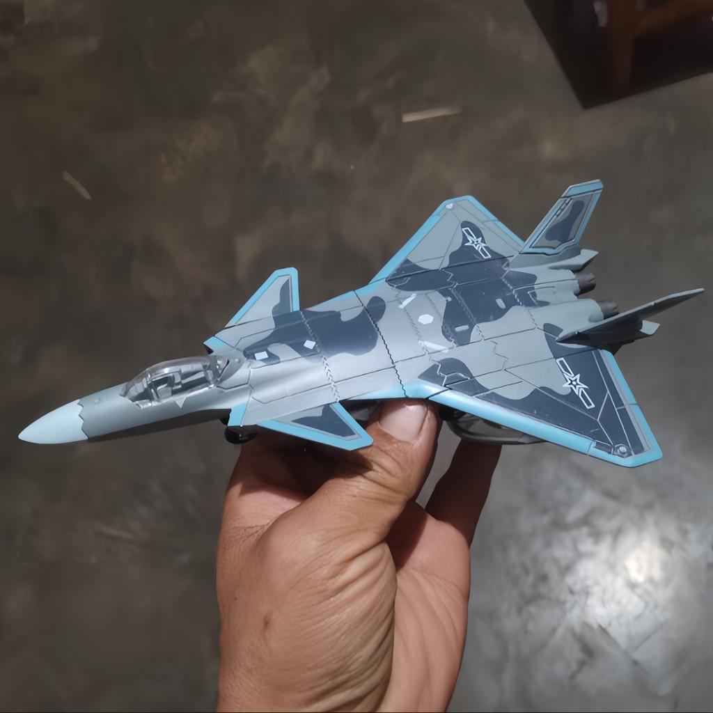 1:100 Creative Military Series Chengdu J-20 Stealth Fighter Fire Fang Multi-Purpose Jet Model Toys For Children Christmas Gifts