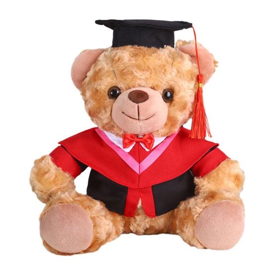 Plyšový medvídek absolvent 2025 s talárem, čepicí a střapcem, roztomilý hnědý absolvent