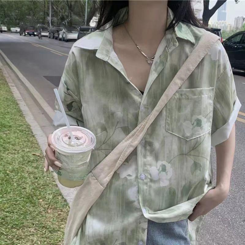 

Зеленая рубашка с принтом женская с коротким рукавом летняя повседневная с карманом топы корейский стиль простая милая женская одежда M зелёный